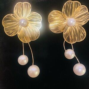 Gold plated flower earrings with faux pearls